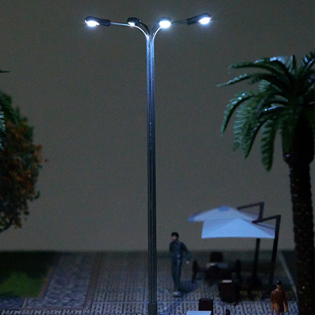 

Dollhouse Street Lamp LED 4 Head Light Model Steel Tube Construction Sand Table Material Special J Type 4pcs (white 1:87)