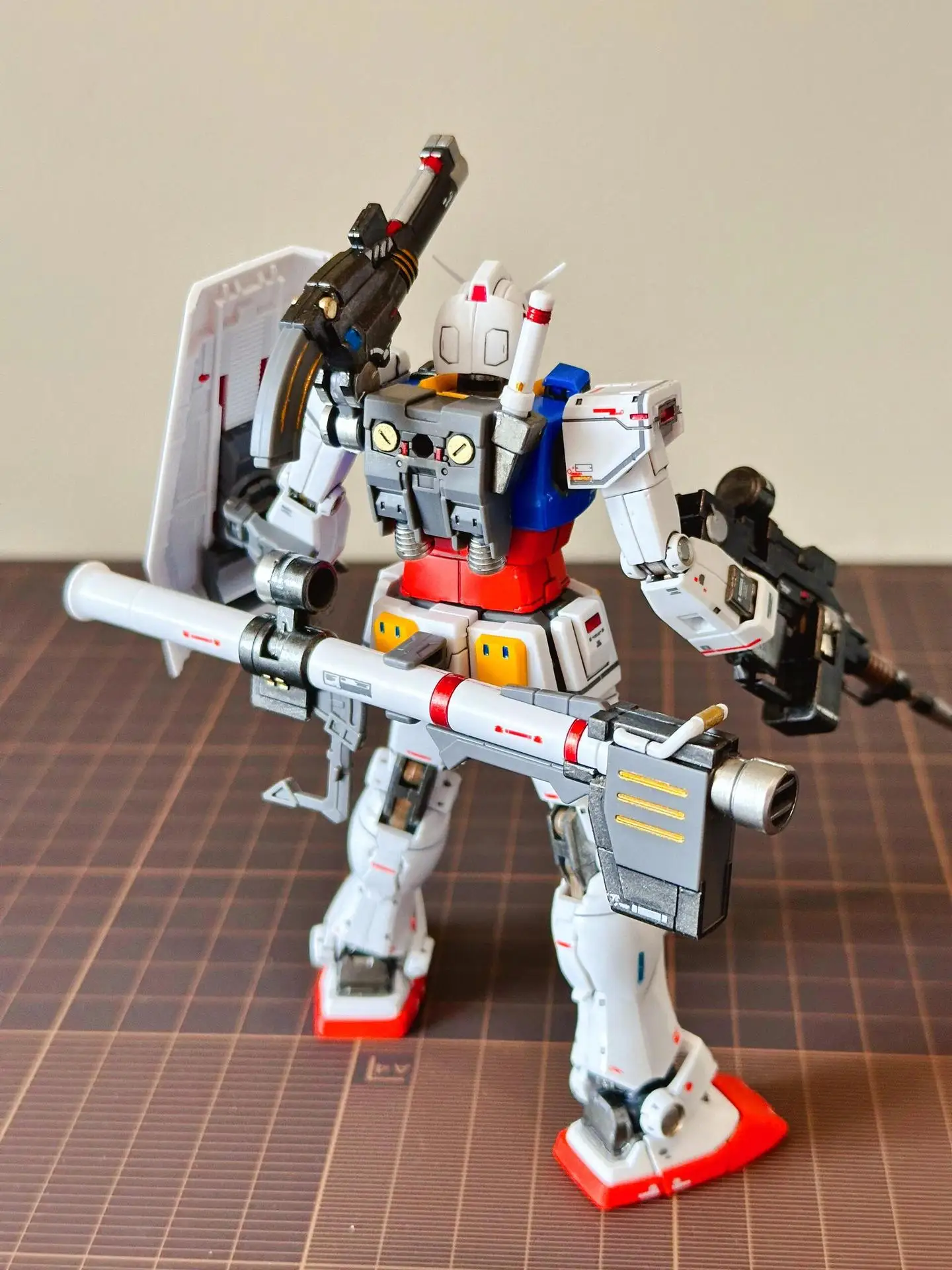 Bandai HGUC 1/144 RX 78 2 GTO Neugeborenen Yuanzu Modellbausatz mit Wasseraufklebern Animationsständer Sammlerfigur – Detail 8