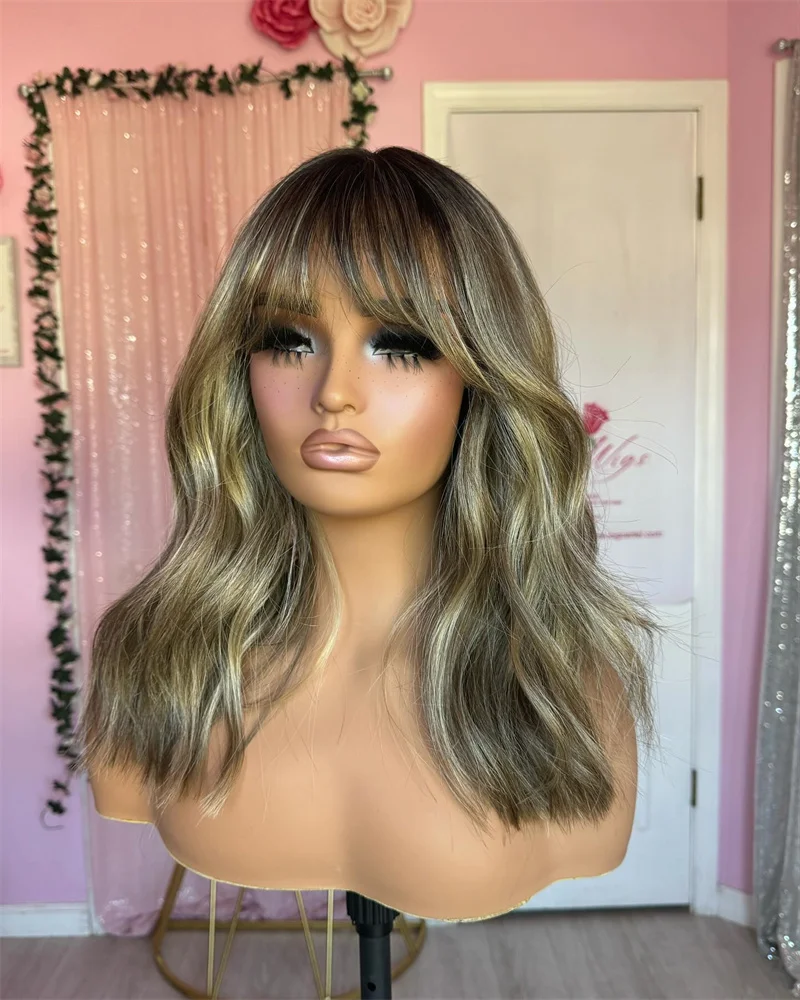 Honey Dark Blonde Balayage Wig with Bangs Natural Wavy Wigs for Women Dirty Blonde Wig Synthetic Fibre Heat Resistant Party Wigs