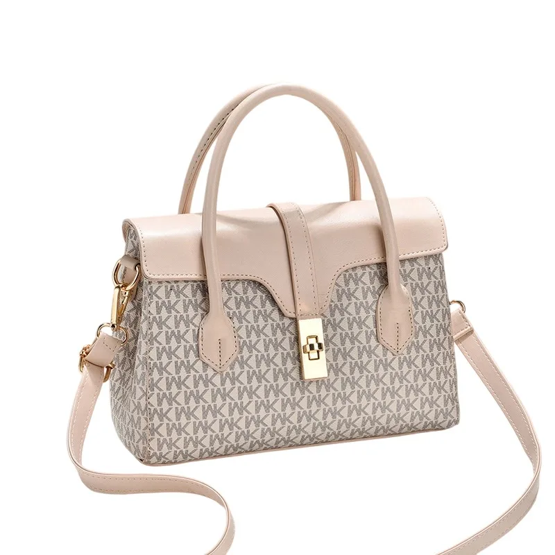 حقيبة يد نسائية مطرزة كلاسيكية