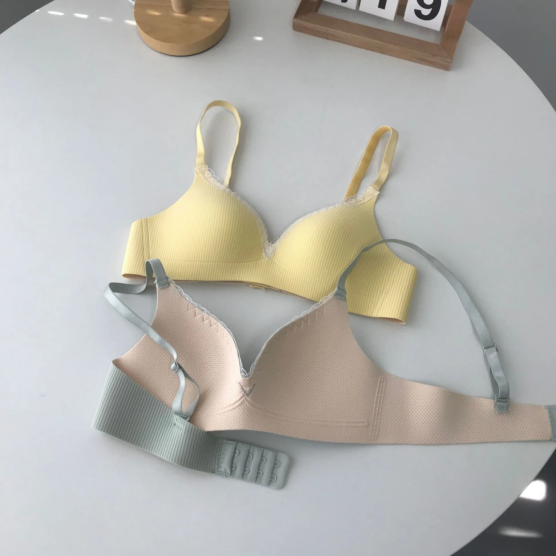 1Pcs Young Women's Push Up Bra For Teenagers Wire Free Bralette Lingerie Female Underwear Solid Everyday Bras With Lace BANNIROU