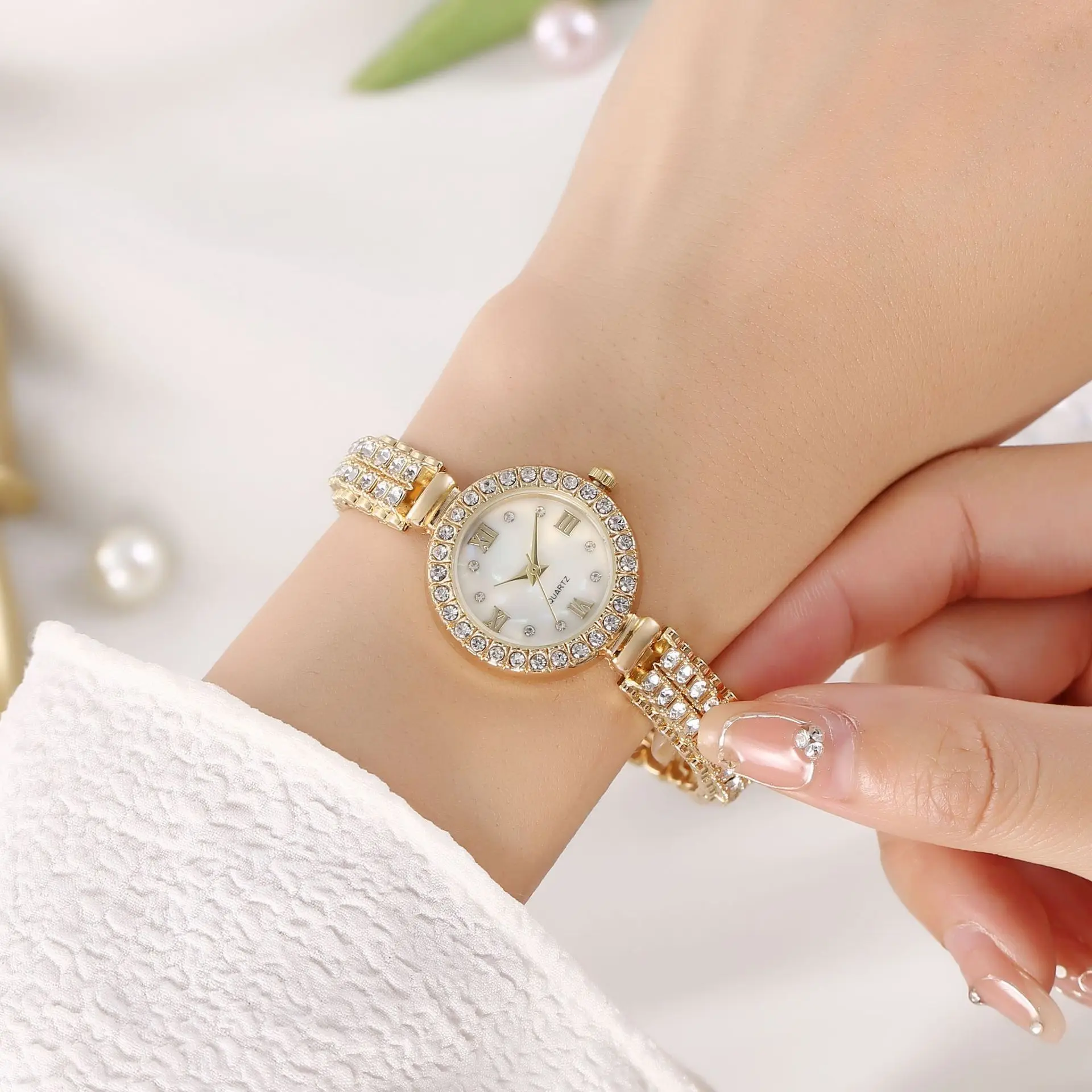 UTHAI W47 Fashion Light Luxury Temperament Women's Watch Round Diamond Clock Ladies  Jewelry Versatile Wristwatch 4