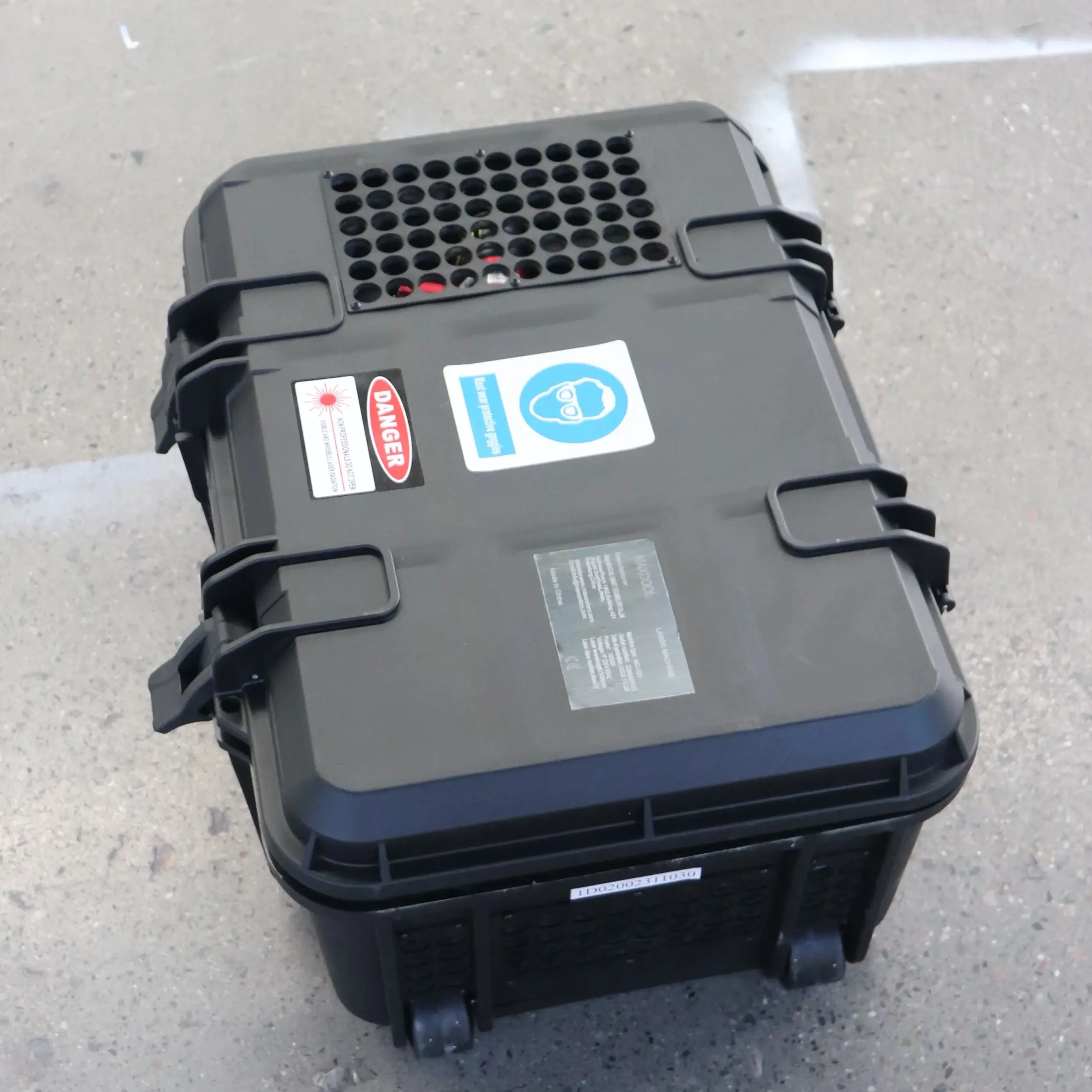 Suitcase Type 100W 200W 300W Portable Pulse Fiber Laser Cleaning Cleaner Machine