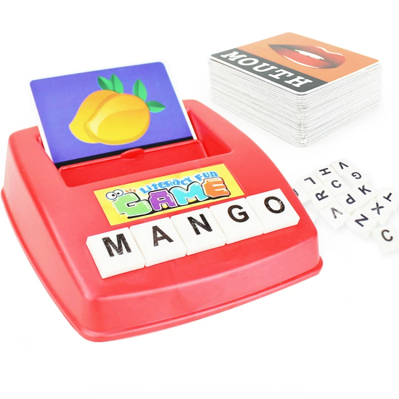 Kinder im Vorschulalter lernen Maschine Englisch Wortspiel mit Karten Buchstaben 