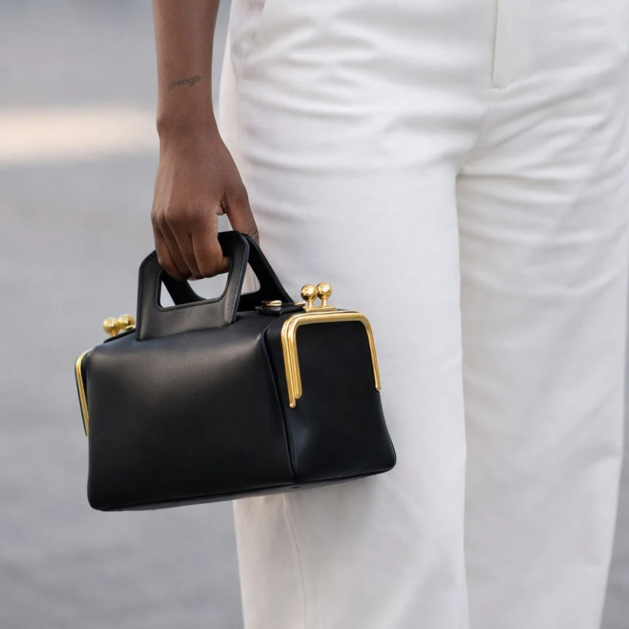 Alirattan 2026 New Arrival Women Black Retro Handle Handbag, Luxury Designer Gold Hardware Structured Shoulder Crossbody Bag 3