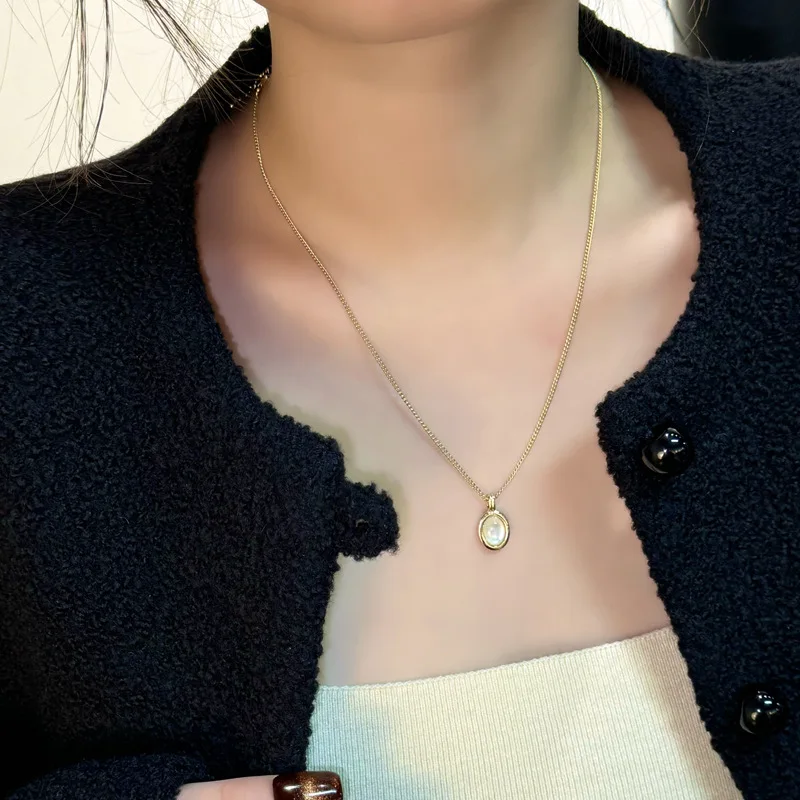 Personalized Simple Shell Opal Pendant Necklace Feminine and Versatile Clavicle Chain Fashionable and Light Luxury Jewelry
