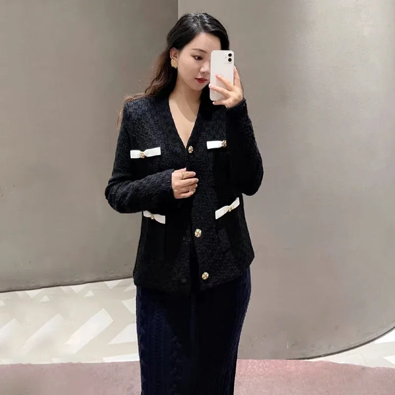

Early Spring Classic Black V-neck Contrasting Bow Diamond-embellished Dark Pattern Women Knitted Jacket