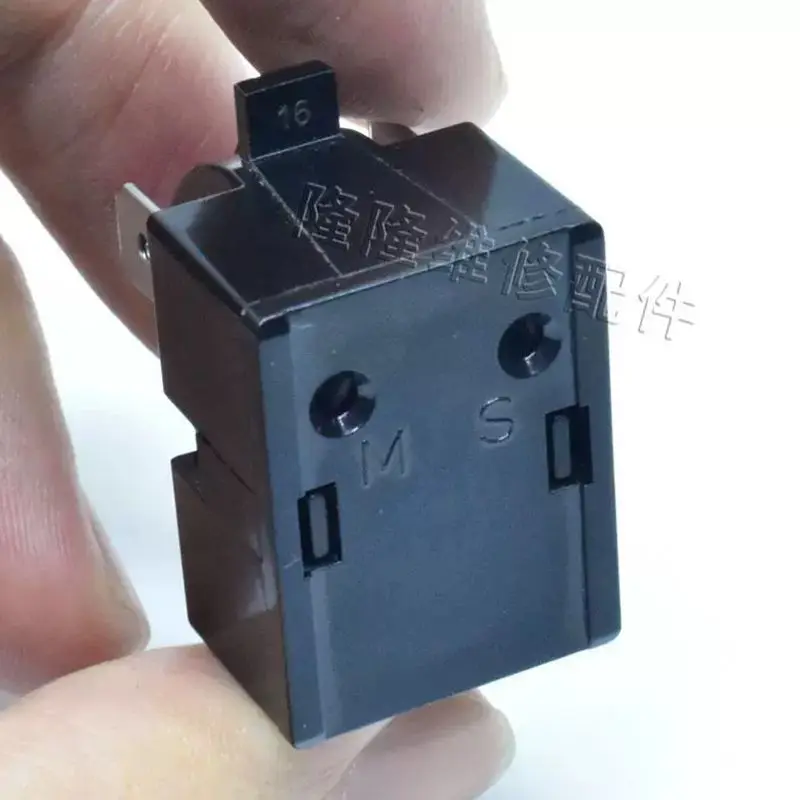 1pcs new Refrigerator fittings freezer PTC starter thermal protector relay QP2-4R7 QP2-12 QP2-15 QP2-22 QP2-33 Plug