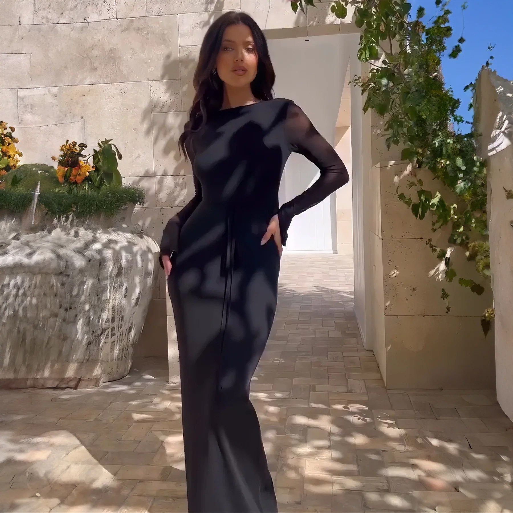 Vestido largo de malla con encaje y aberturas - Elegante vestido de fiesta con escote en V y banda elástica