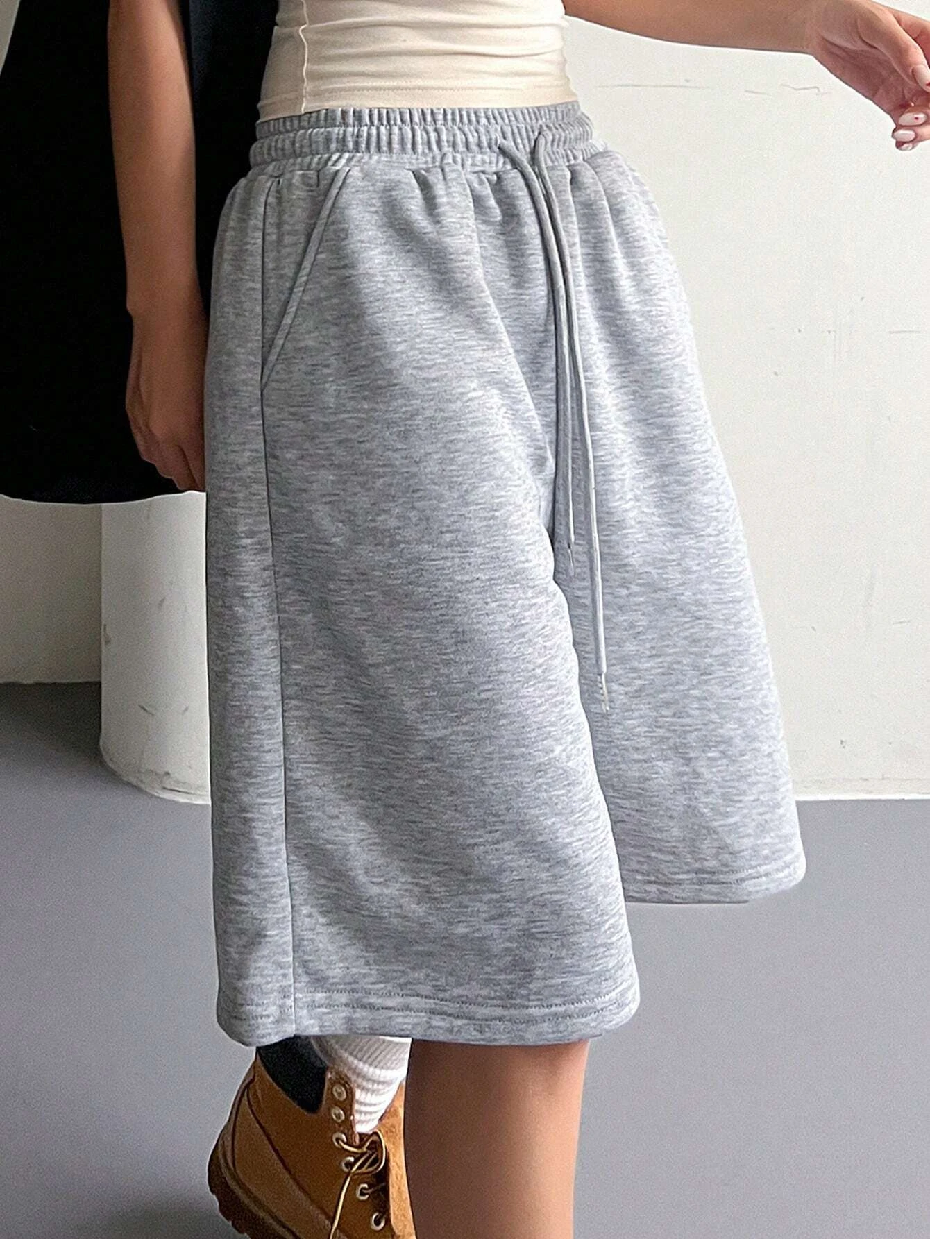 Shorts feminino casual com cordão elástico, cor sólida, adequado para uso diário, todas as estações, moda esportiva