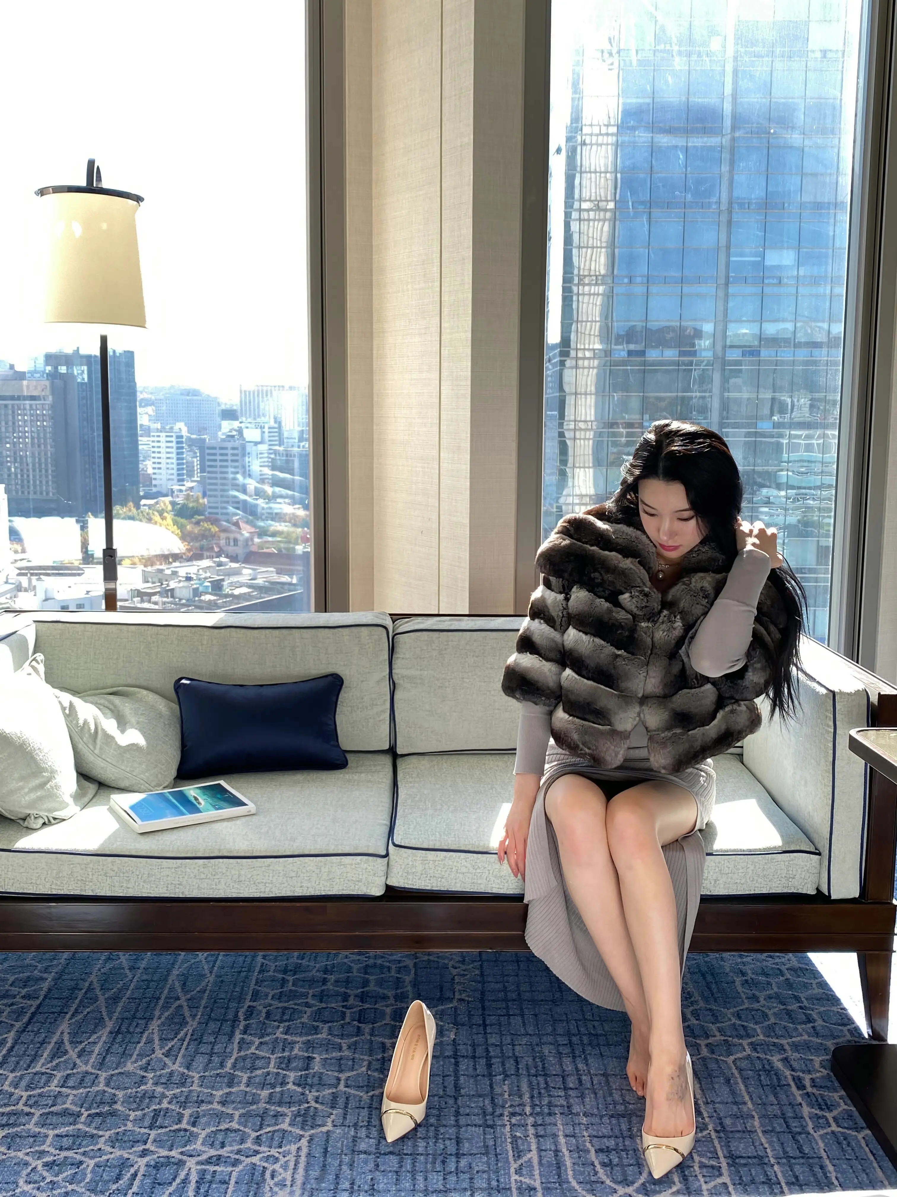 Luxury Black and Gray Short Fur Coat Female 2023 Fall Winter New Korean Style Fashion Lapel 3/4 Sleeve Faux Fur Coat Women