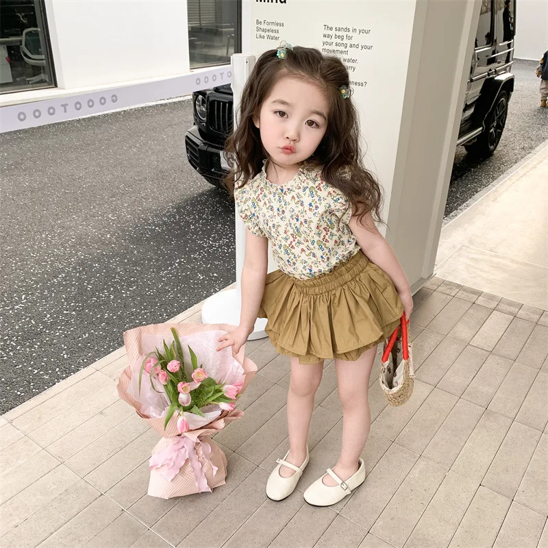 

Girls' Suit Summer 2024 New Children's Summer Skirt Baby Girl Fashionable Children's Floral Top + Khaki Culottes Two-Piece Set