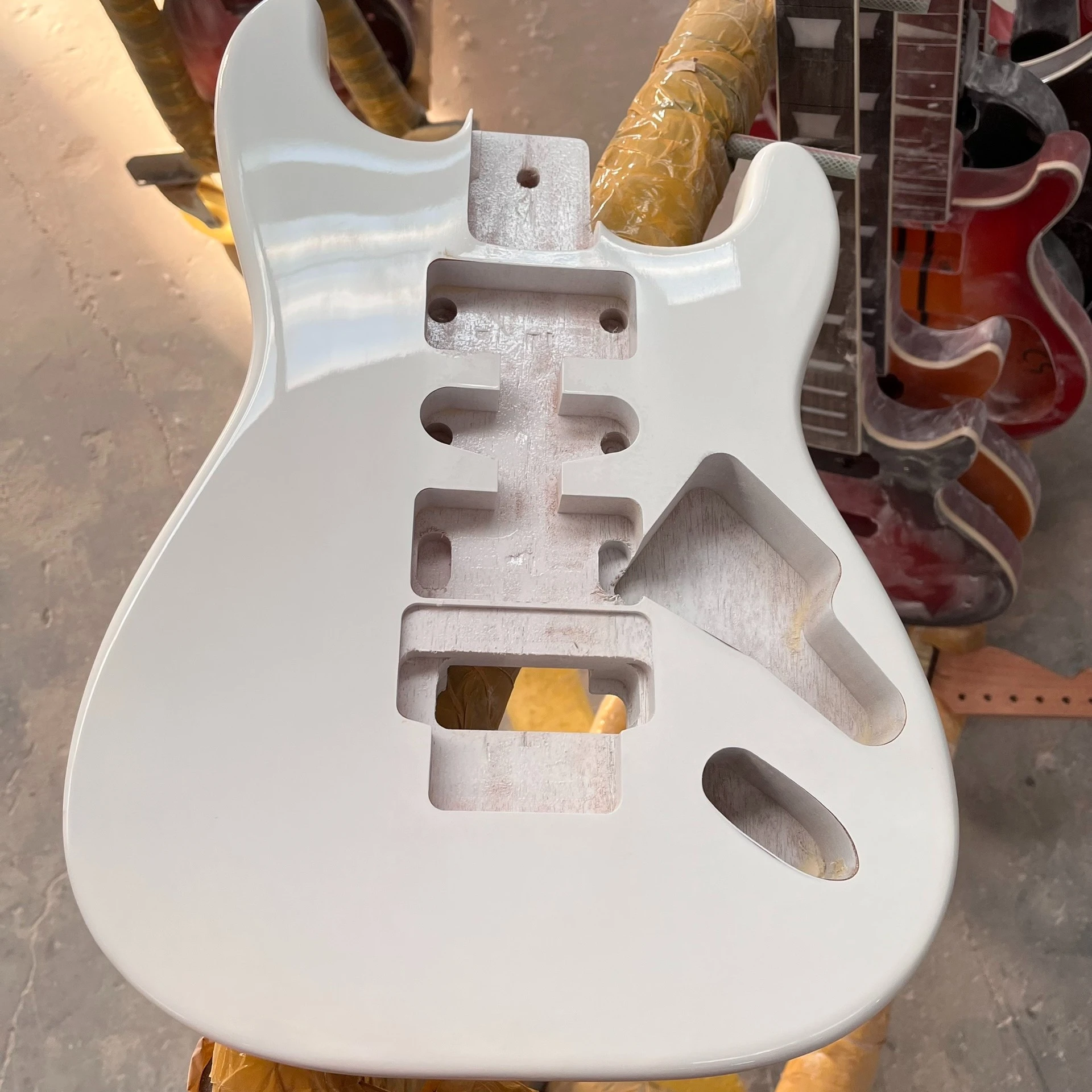 High Quality Custom 6 Strings Floyd Rose Mahogany Wood ST Electric Guitar Body Guitars Kit DIY