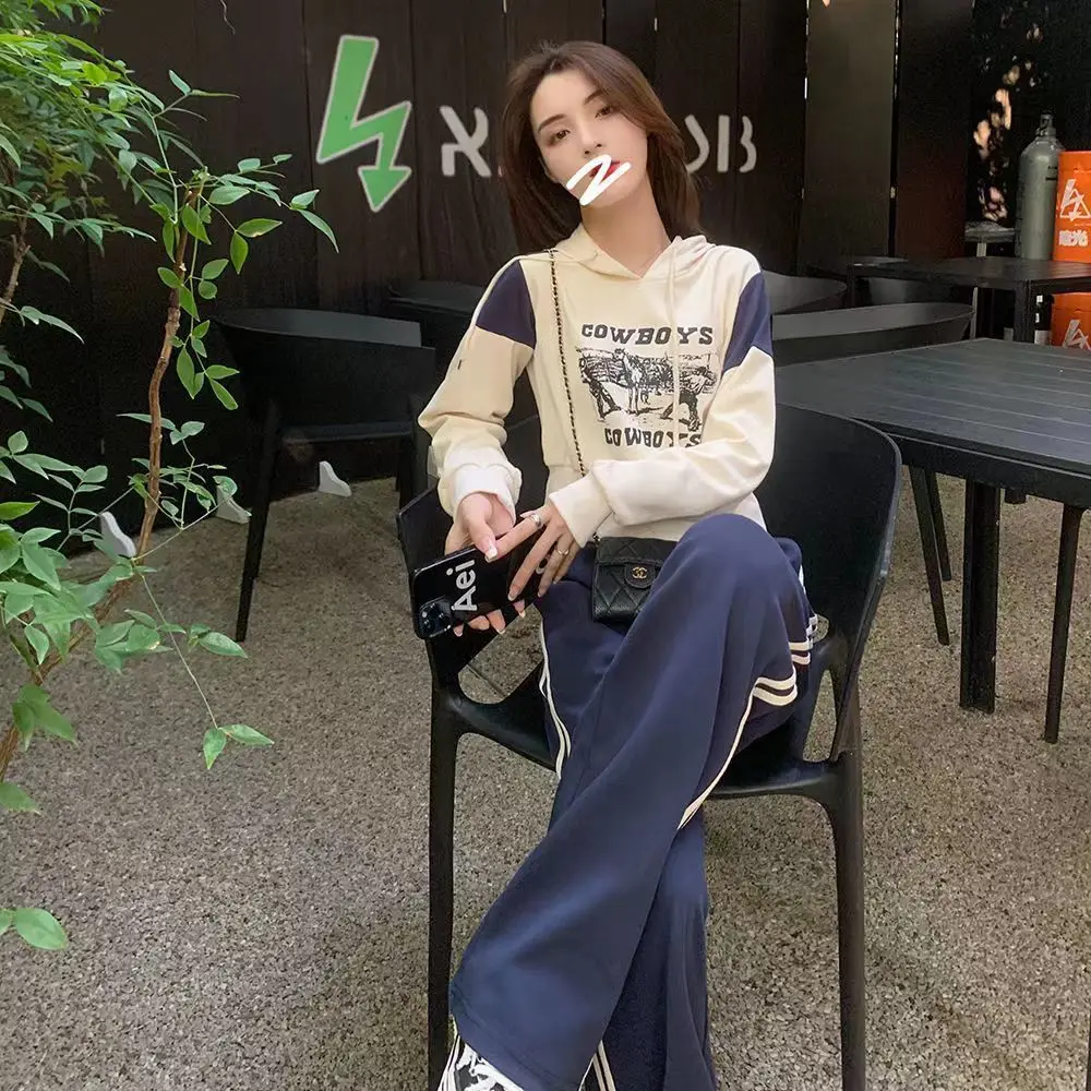 

2023 autumn and winter new fashion casual hooded sweater loose cover meat temperament ageing sports sweater set female