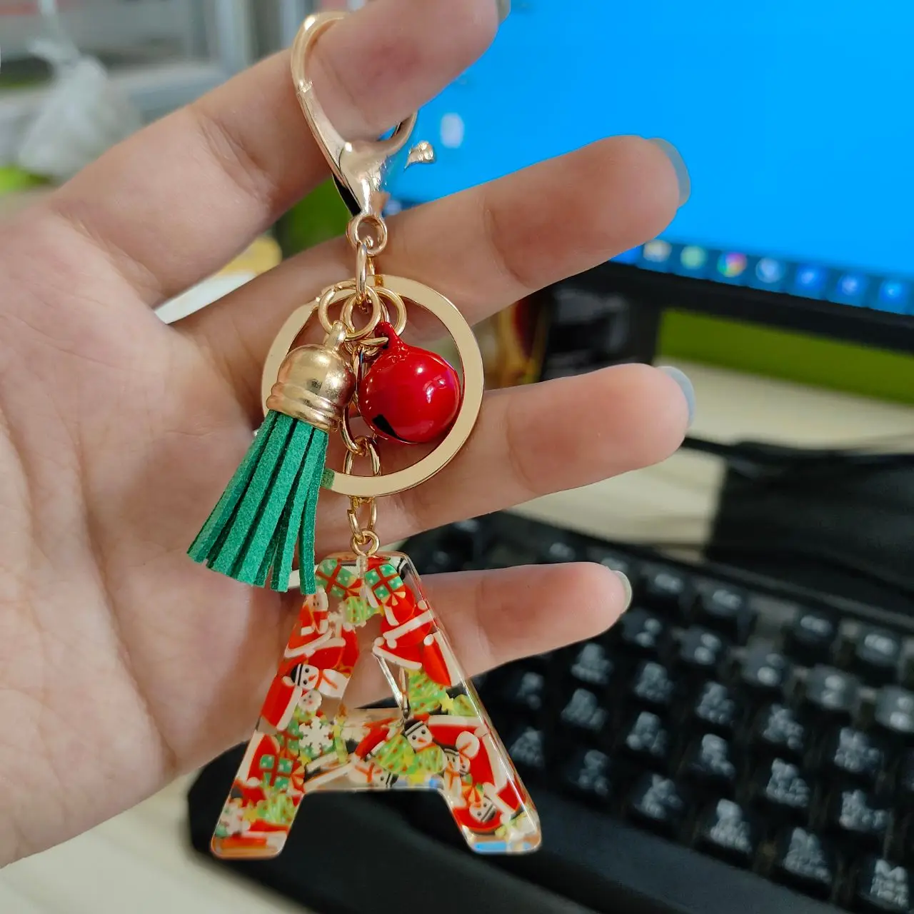 https://ae01.alicdn.com/kf/S04555e0a186f4ef28a6161a2ca6ac23c5/Fashion-A-Z-26-Letters-Keychains-Christmas-Tree-Snowman-Sequins-Filling-Resin-Key-Rings-Women-Bag.jpg