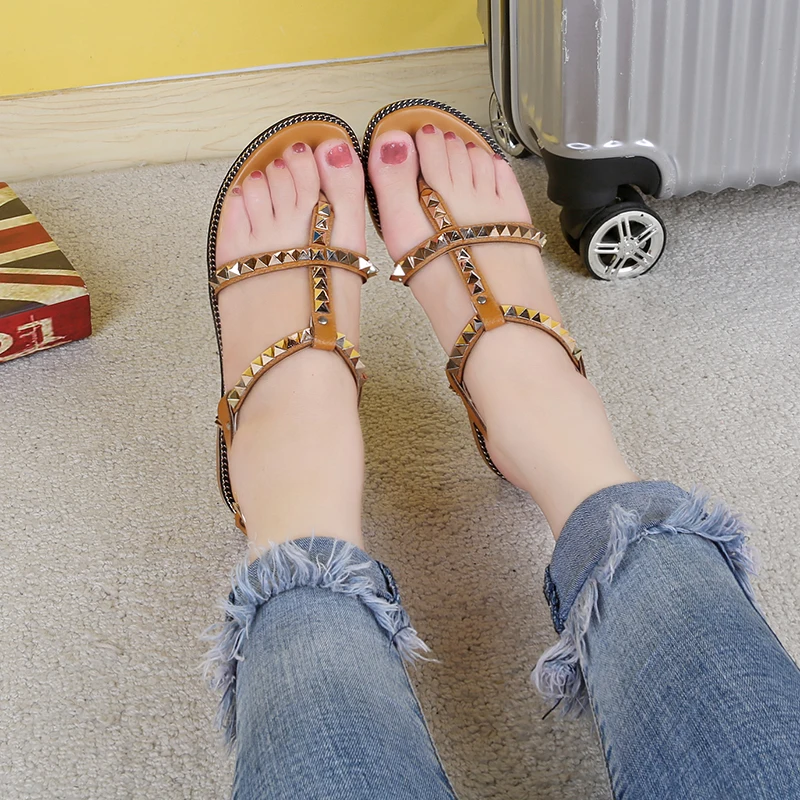 Женские босоножки с шипами YQBTDL белые желтые шлепанцы на плоской подошве узкие