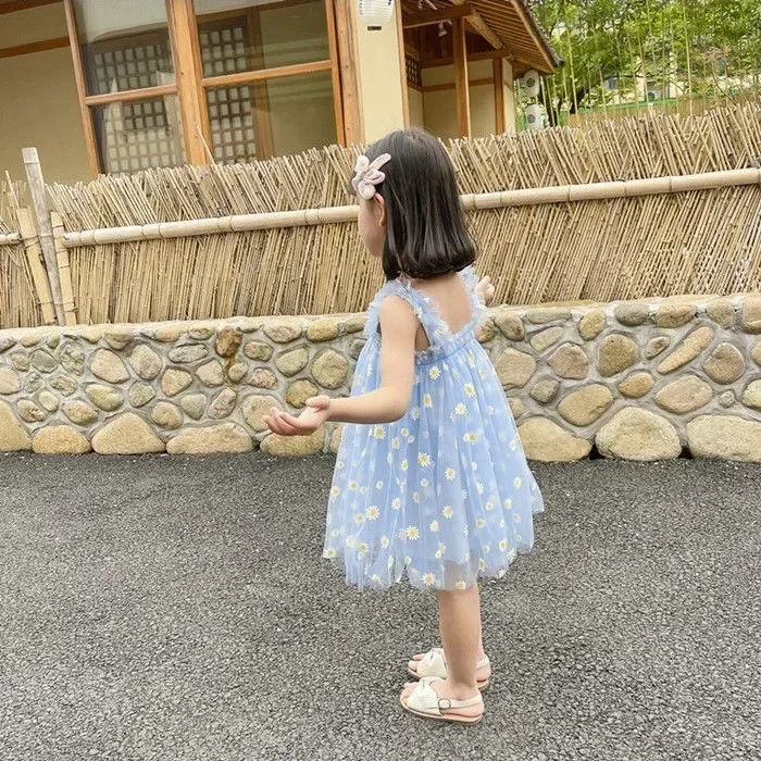 blue dress daisy
