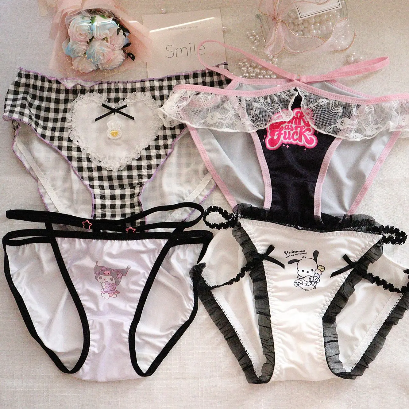 

Kawaii 4pcs Sanrio Hellokitty Kuromi Pochacco Sweet Cute Girly Girl Underwear Bestie Lace Cute Sexy Underwear
