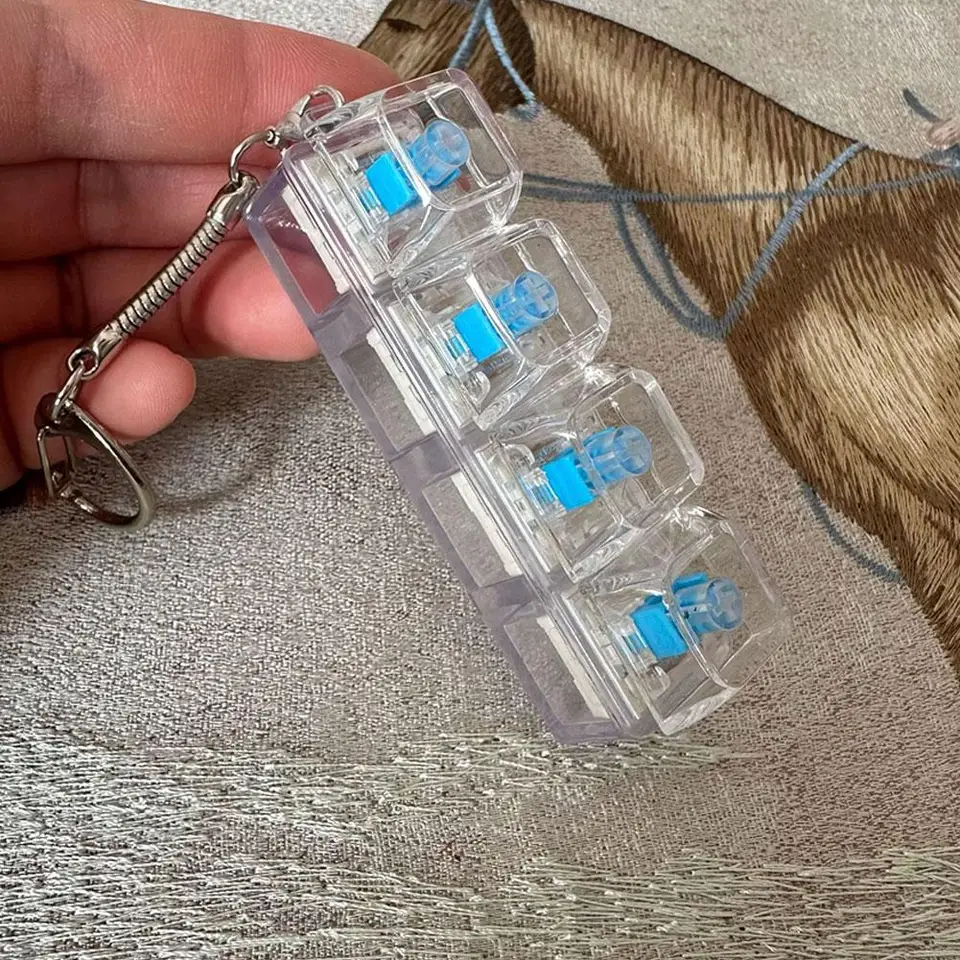 4-Delig Knoptoetsenbord Fidget Speeltje Met Sleutelhanger - 4 Kleuren Draagbaar Stressverlichtend Speelgoed
