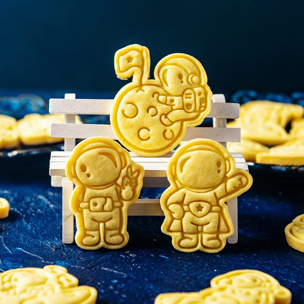 Cartoon Astronaut Cookie Mold 3D Dimensional Cake Cutting DIY Baking Tool