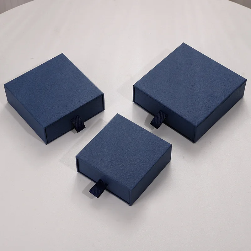 24 Stück Schubladenboxen aus Karton, 9*9*3,2cm, für Halsketten, Ohrringe, Eheringe, Schmuckverpackung, Schwarze Papierbox mit Grauem Schaumstoff, Großpackung – Detail 16
