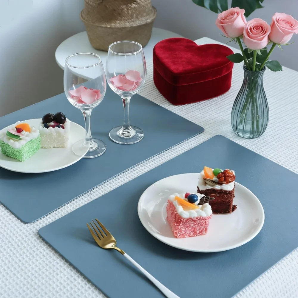 1/4/6/10PCS 블루 스퀘어 인조 가죽 플레이스 매트 내열성 미끄럼 방지 북유럽 테이블 매트 웨딩 테이블 장