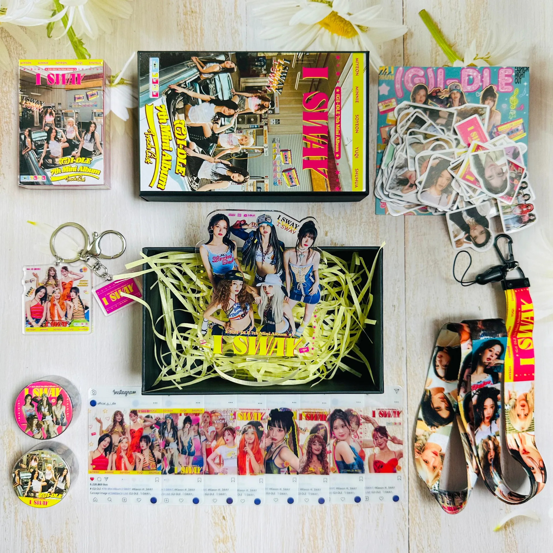 Kpop GIDLE New Album I SWAY Keychain Sticker Gift Box Lomo Cards HD Print Photo Cards YUQI Fans Collection Gift