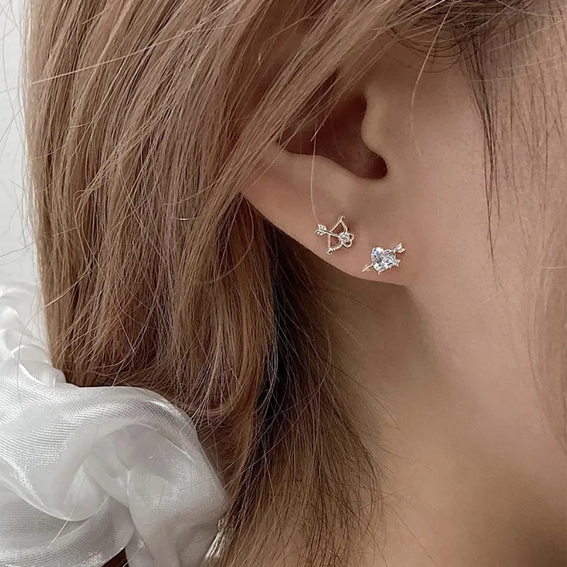 Arrow earrings Ear cuff Gold Earrings Modern Jewelry | Etsy España | Modern  jewelry, Gold ear pins, Earrings