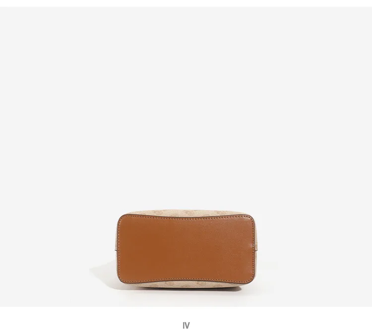 حقائب نسائية فاخرة بتصميم كروس بودي وأبعاد 21*10*2...