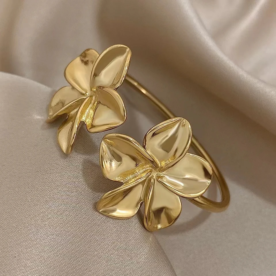 Stylish Double Big Flower Cuff Bracelet Fashion Creative Gold/Silver Color Metal Floral Bangle For Women Personality Simple Dail bangle bracelet