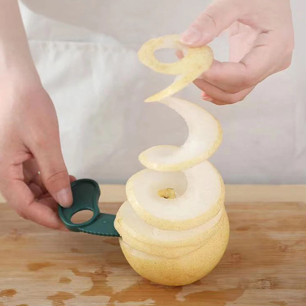 1pc-Easily peel fruits and vegetables with our stainless steel handheld peeler - the perfect kitchen accessory for quick meal pr