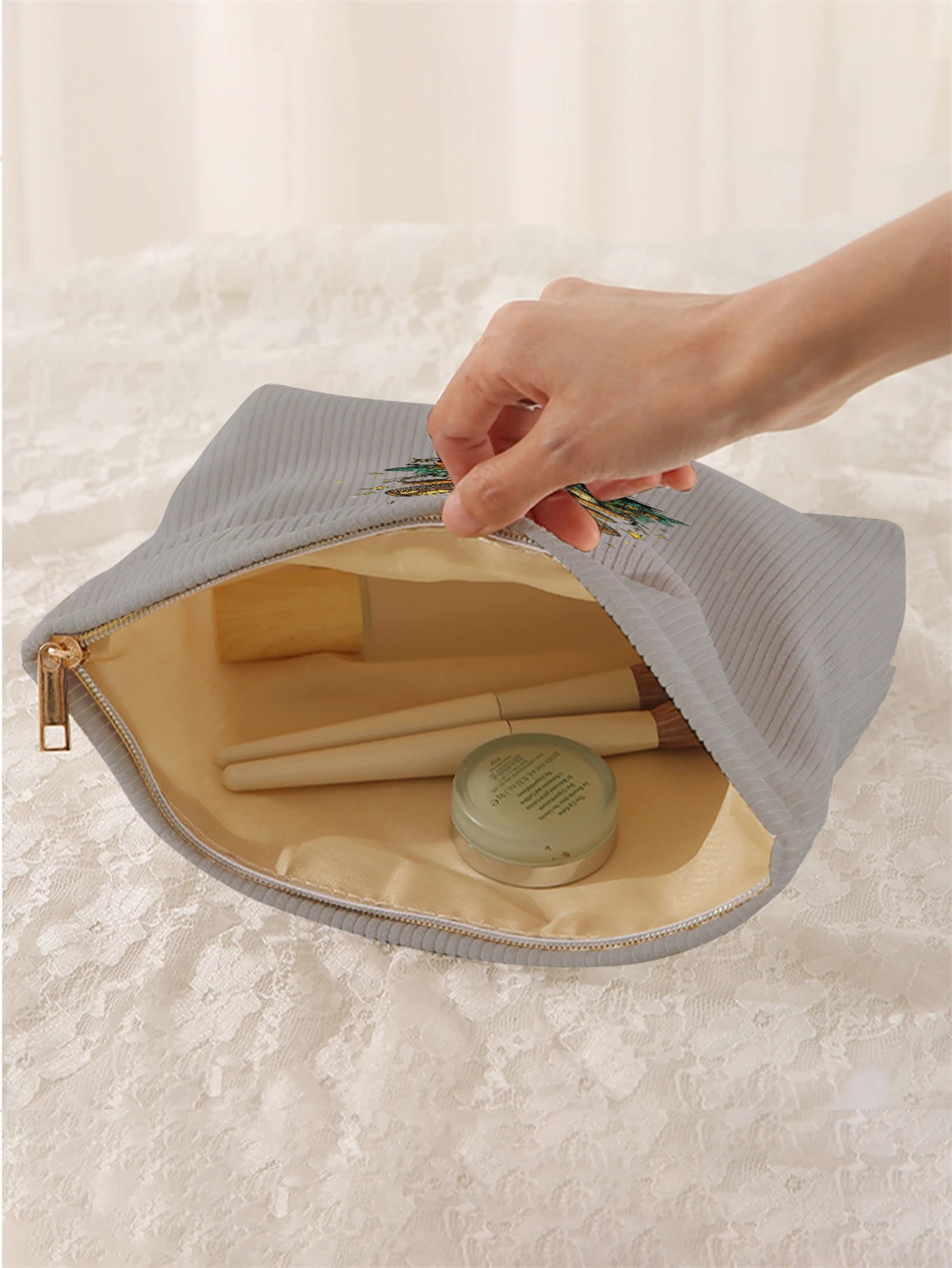1 mushroom patterned corduroy makeup bag, lightweight zipper makeup storage box, multifunctional bag with lining