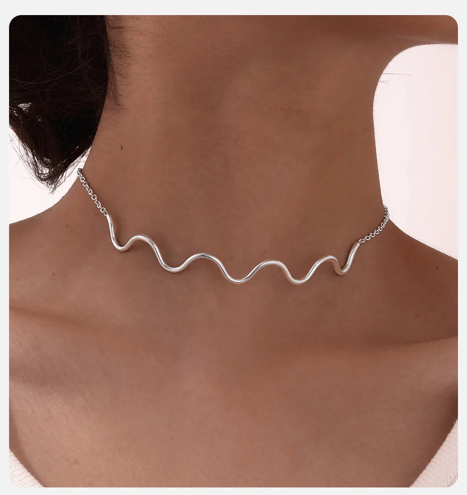 Vnox wasserdichte Wellen-Halsketten aus Edelstahl für Damen und Mädchen, einfacher verstellbarer Kragen aus Metall, modisches Geschenk für Sie – Detail 3