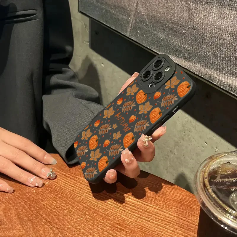 Vintage Maple Leaf Pattern Phone Case
