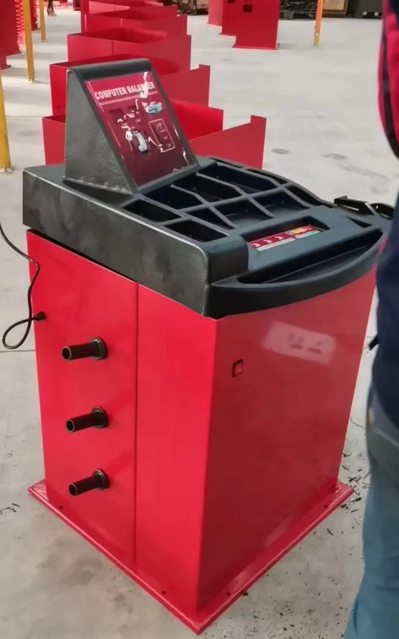 Universal Tire Balancing Machine For Auto Repair Shops 24-Inch Capacity, CE Certified