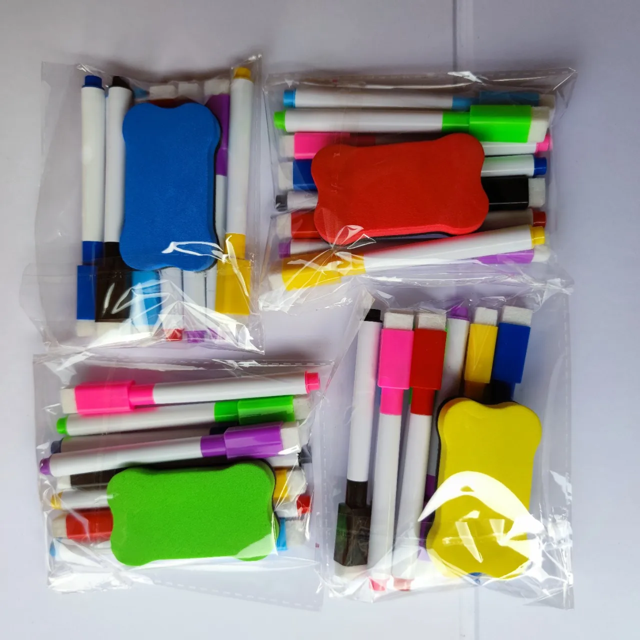 Pennarelli cancellabili a secco a 8 colori con gomma magnetica - immagine 2