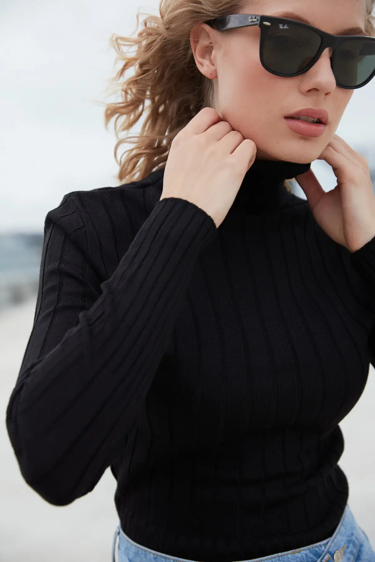 Trendyol Turtleneck Knitwear Sweater TWOAW22KZ2761 |