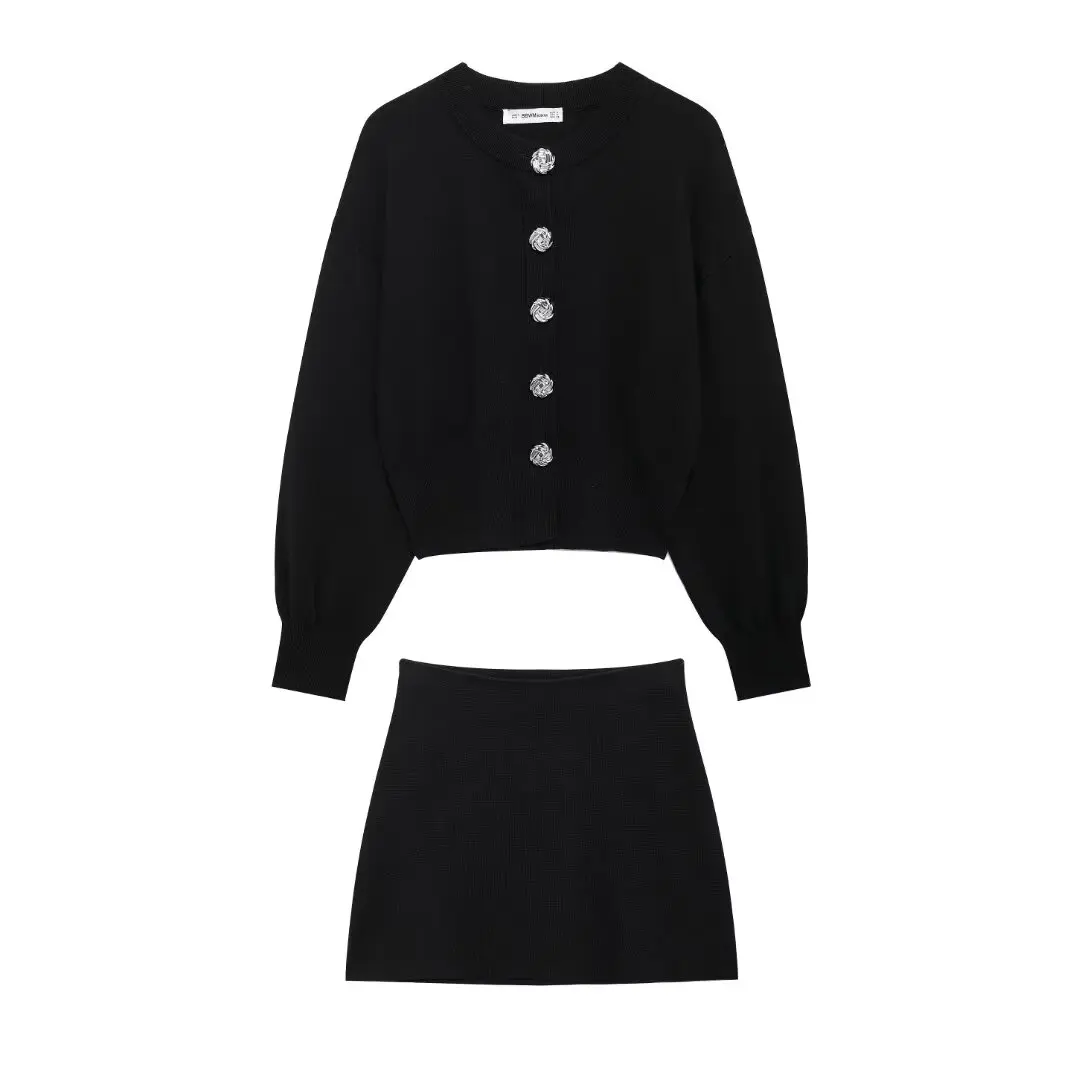 thumbnail image 1 of Conjunto de 2 piezas de falda minifalda acampanada informal de cintura alta negra de moda para mujer de HH TRAF Otoño + Chaqueta de suéter de punto delgada, 1 of 5
