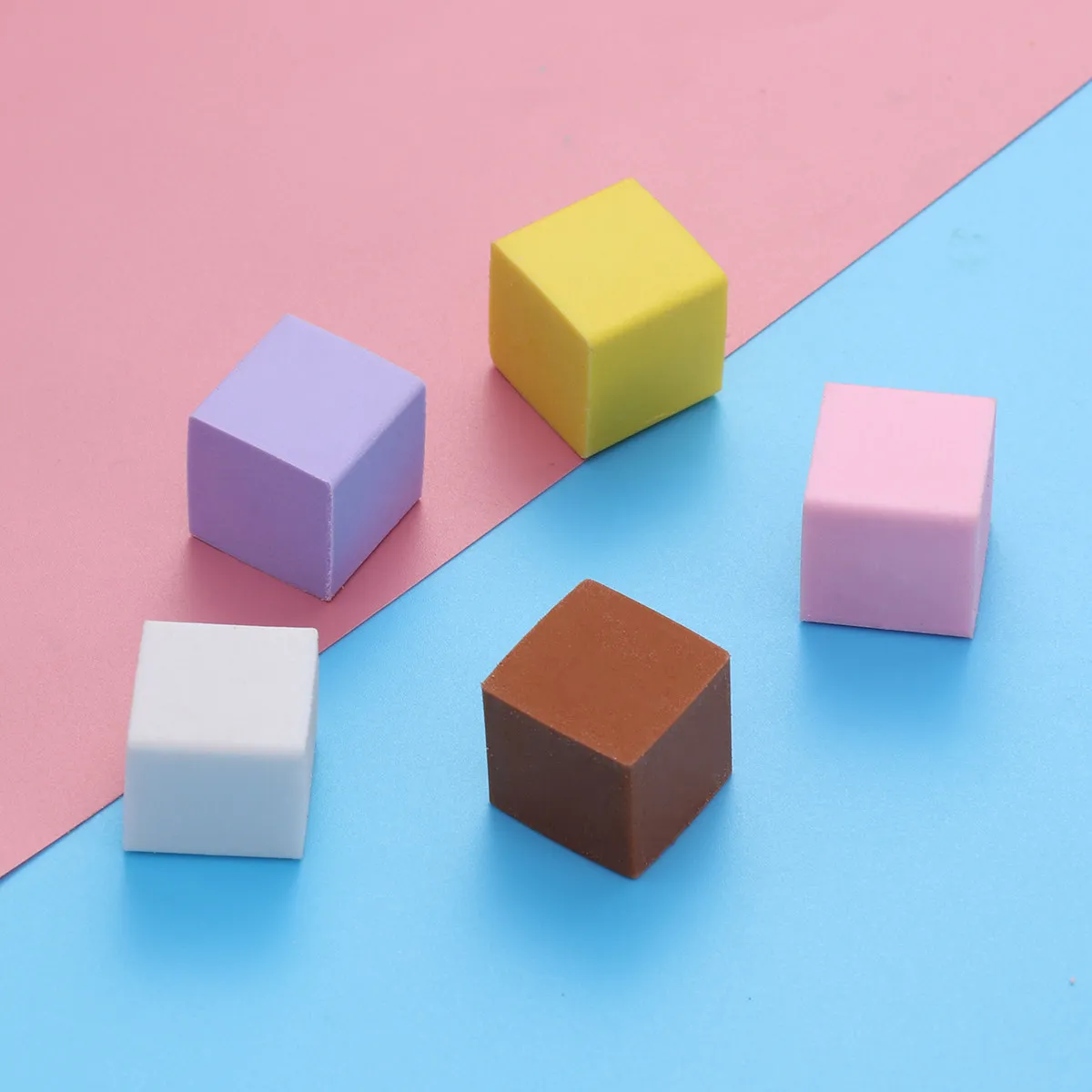5Pcs 우유 향기 지우개 밝은 색상은 학생들을 위한 도움을 제공합니다 프리미엄 창의적 문구 선물 참신함