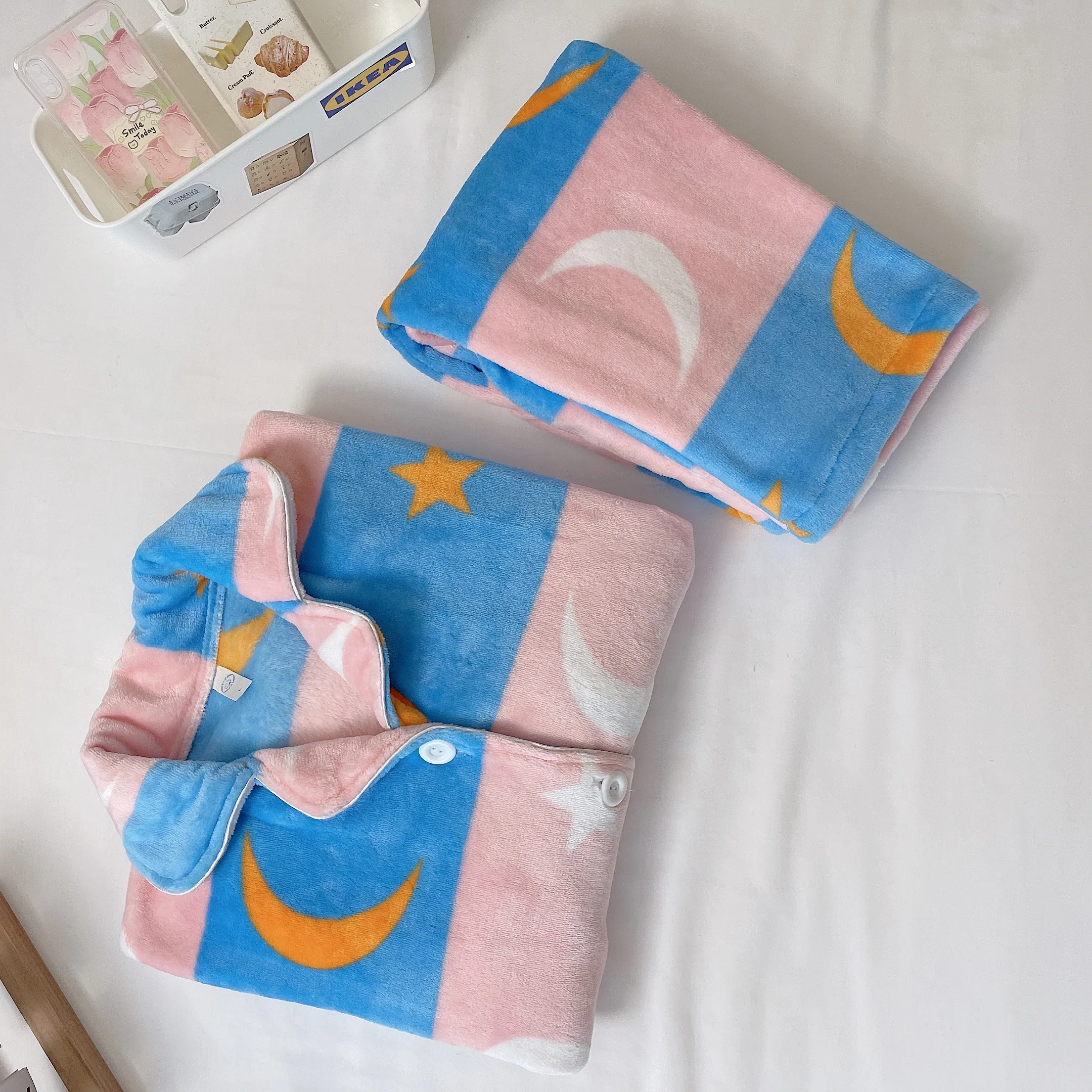 Evening dress flannel pajamas women's winter new cardigan button lapel print can be worn outside home wear coral velvet suit