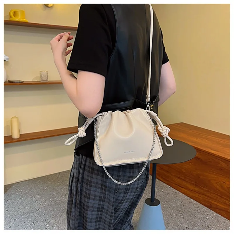 

Cloud Armpit Shoulder Bag New Style Niche Ins Pleated Tote Luxury Brand Shoulder Bag Women's Premium Chain Female Crossbody Bag