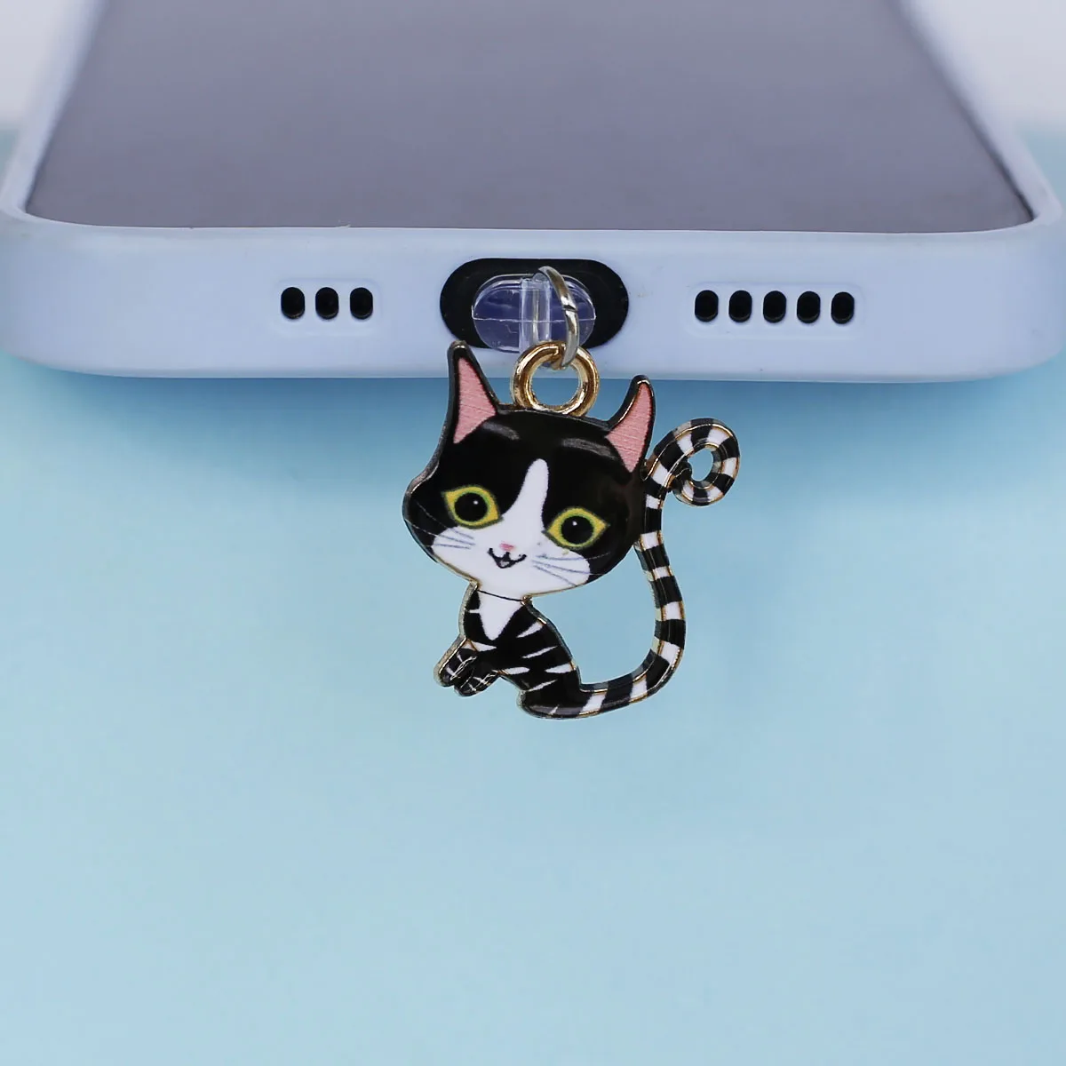 1 Stück Niedlicher Großkopf-Katzen-Staubschutz-Anhänger in Mehrfarbig für iPhone und Type-C Anschlüsse als Handy-Zubehör und Dekoration – Detail 7