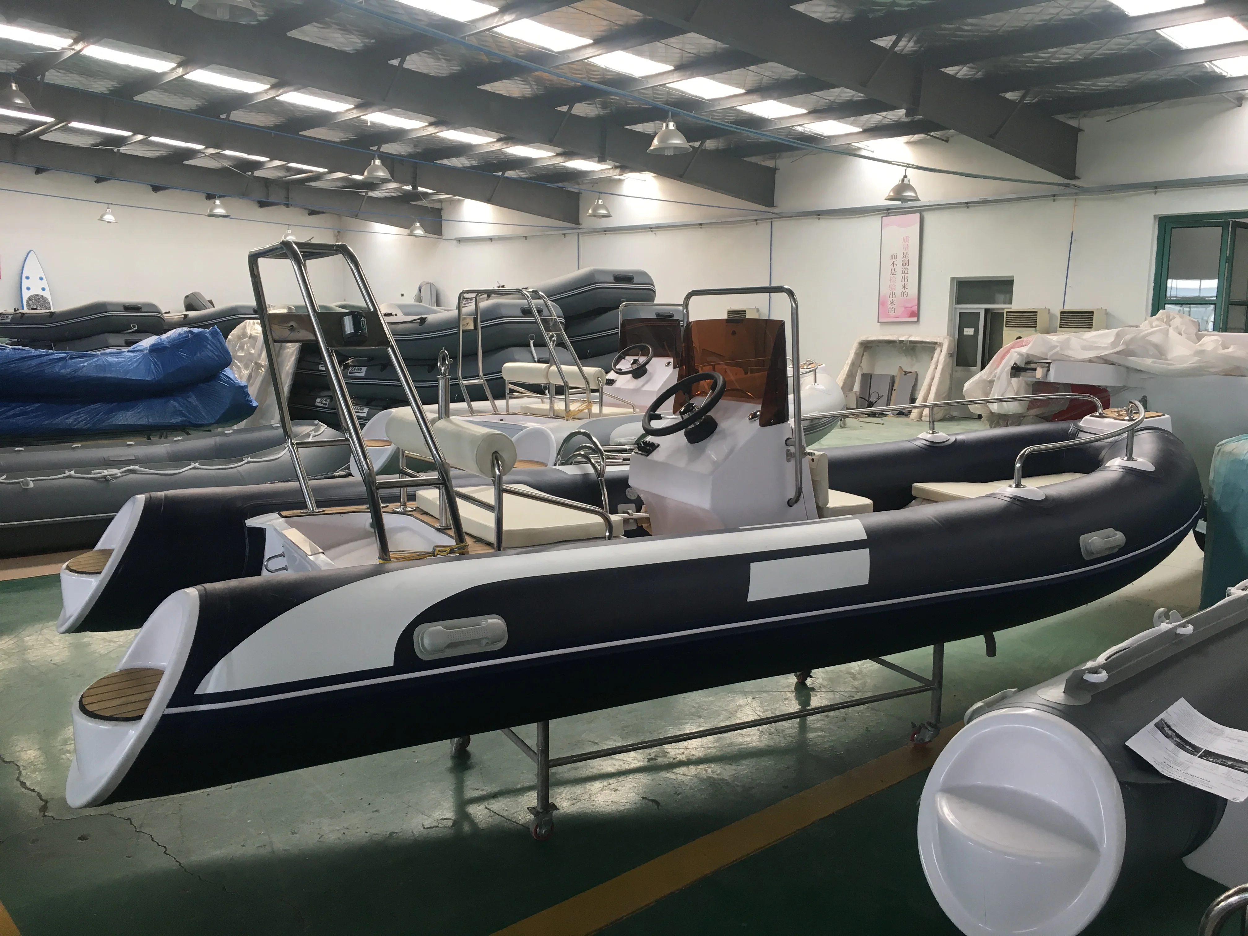 Рисунок 2 - 4,8 м ребристая лодка с подвесным