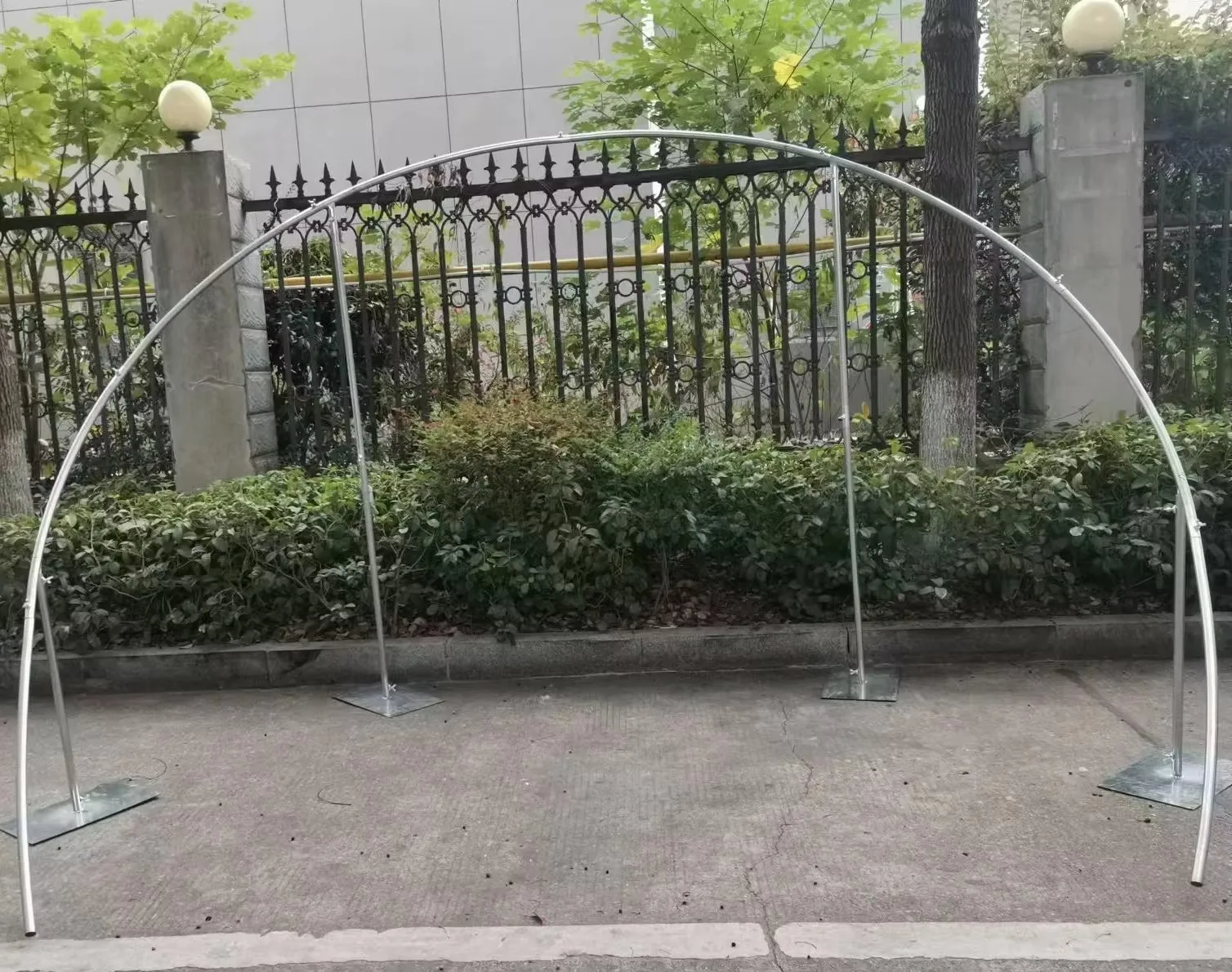 Semi-circular silver stainless steel wedding background frame, the best choice for stage decoration