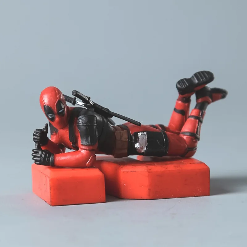 디즈니 애니메이션 영화 Deadpool 액션 피규어 자동 백미러 매달려 펜던트 데스크탑 모델 장식을위한 자동차 인테리어 장식품