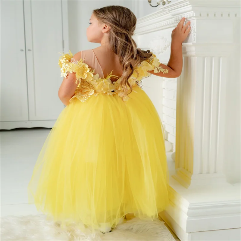 

Yellow Tulle Puffy Flowers Girls Dresses 3D Flowers And Petals Short Sleeve For Wedding Birthday Party First Communion Gowns