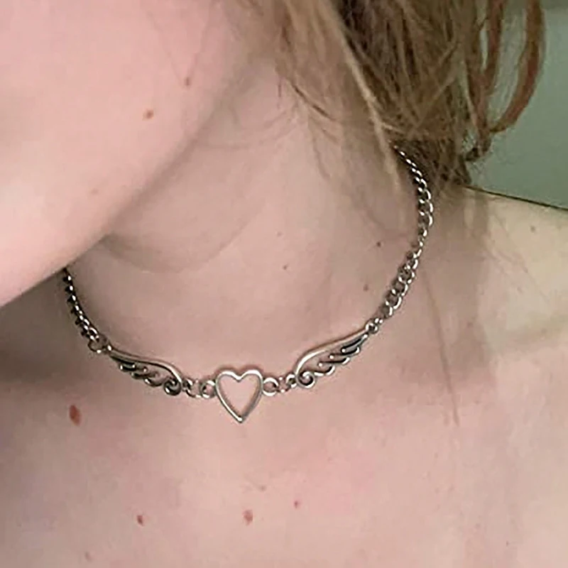 Женское колье с подвеской в виде ангела