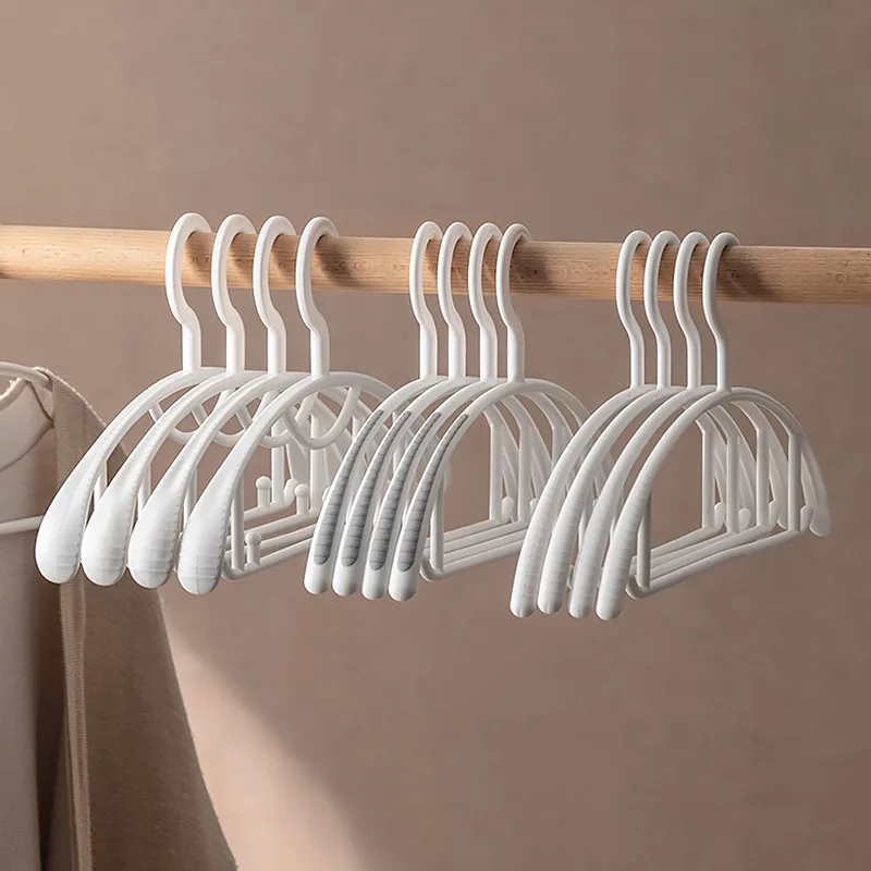 Adult Plastic Hangers: Black Flat 16 Inch Plastic Coat & Outerwear Hanger