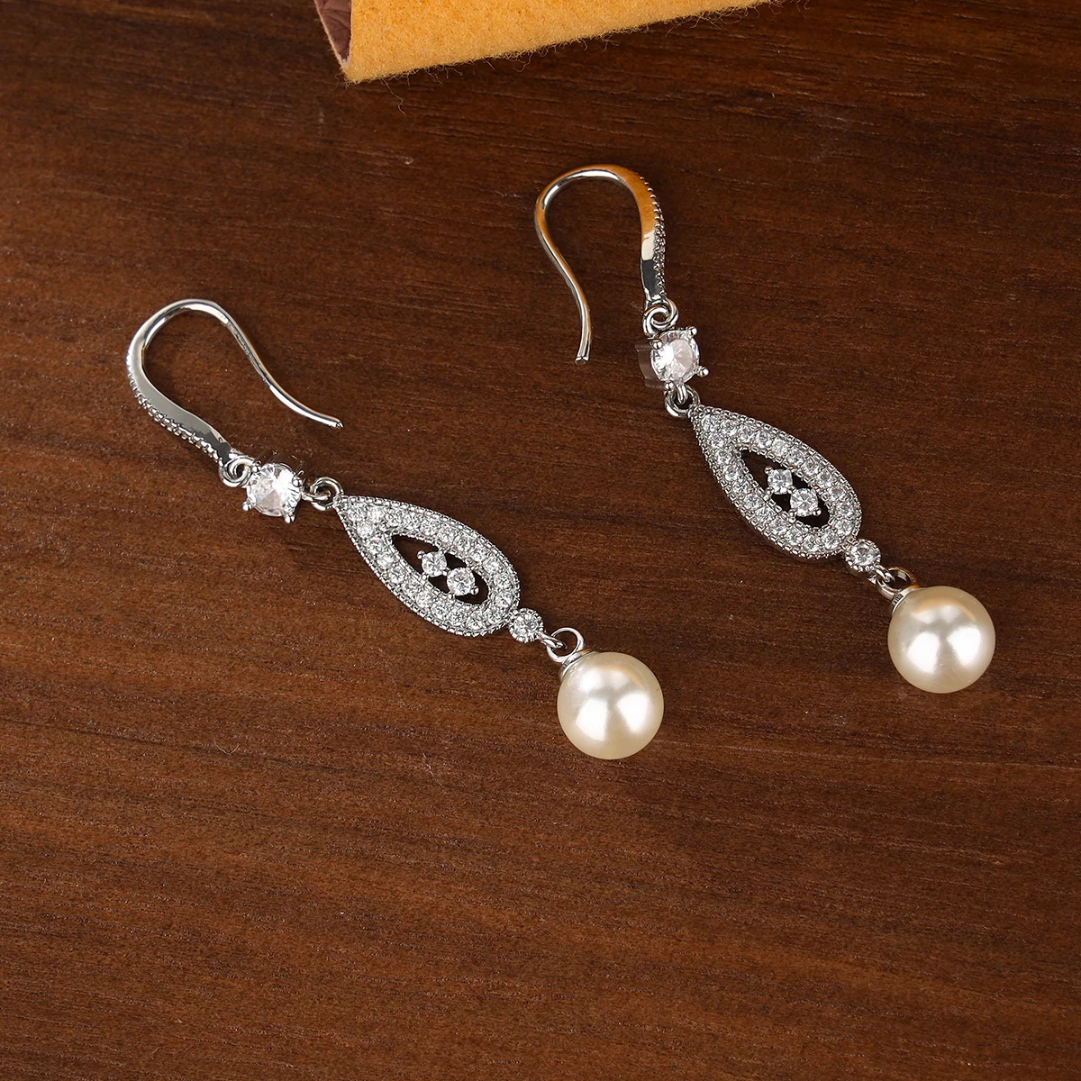 Bridal imitation pearl earrings wedding drape earrings hook drop wedding balls or parties