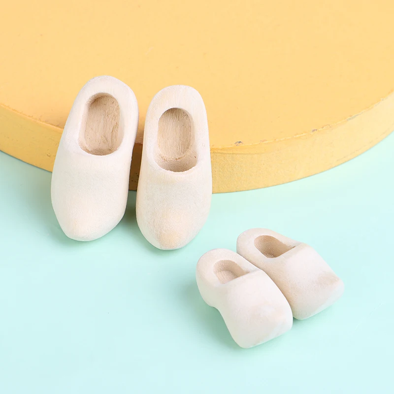 

1Pair 1/12 Dollhouse Miniature Wooden Shoes Simulation Model Dolls Accessories Kids Pretend Play Toys